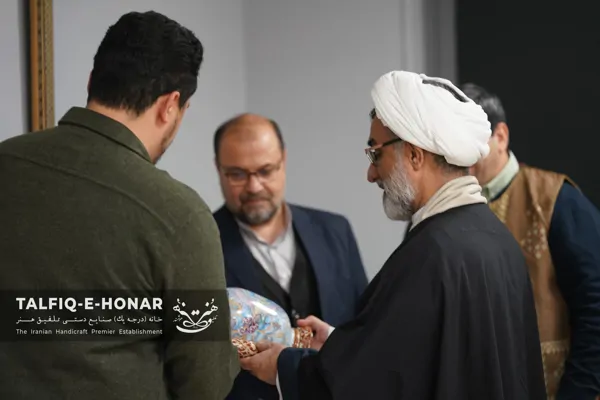 بازدید دبیر محترم شورای عالی انقلاب فرهنگی از مجموعه تلفیق هنر
