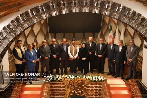بازدید مدیران ارشد وزارت امور خارجه از خانه صنایع دستی تلفیق هنر